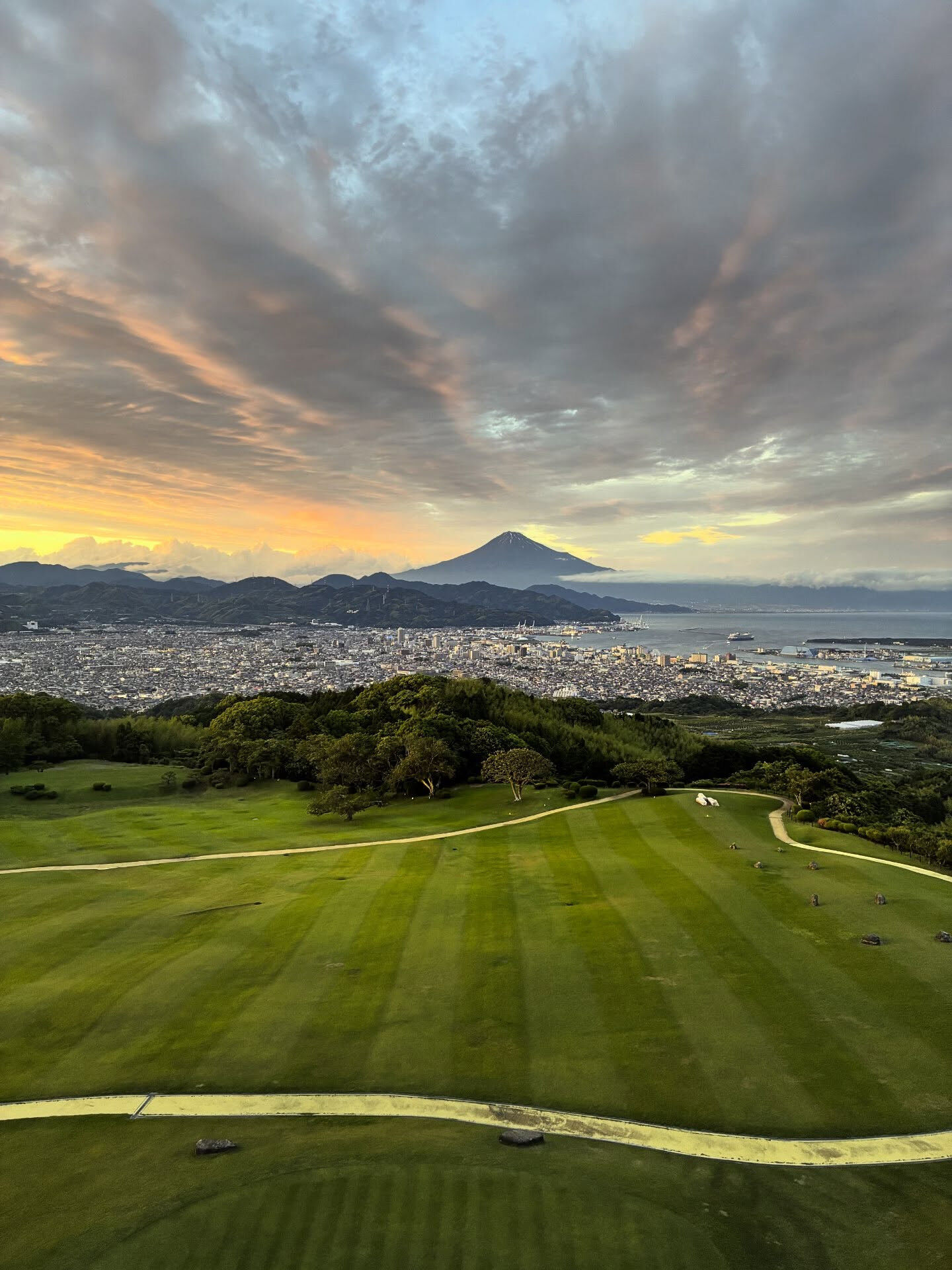 こんにちは、皆さん！✨私は調布市富士見町🗻✨で美容師をしてい
